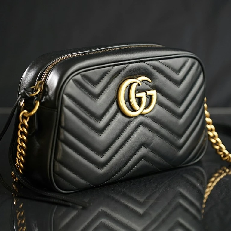 Le charme intemporel du sac à main noir Guess